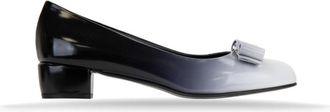 Ferragamo P pumps met ronde neus en lint - Dames - Pumps - Zwart - 39 EU - Leer - Schoenen
