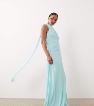 Tfnc Petite Vestito lungo monospalla in chiffon azzurro chiaro con sciarpa-Blu
