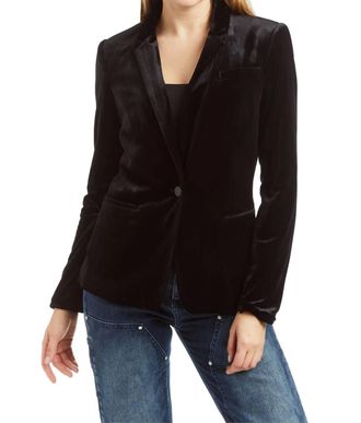 Tractr Velvet Long Sleeve Blazer In Black