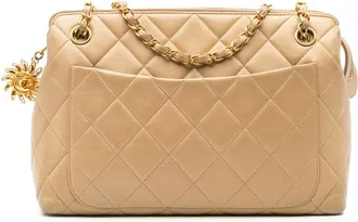 Chanel Borsa a tracolla in pelle di agnello trapuntata con catena e ciondolo a forma di sole 1994-1996 - Marrone
