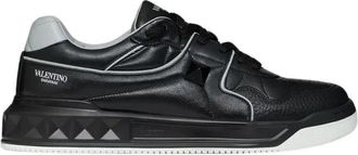 Valentino Garavani Zwarte Stud Oorbellen - Heren - Sneakers - Zwart - 39 EU - Schoenen
