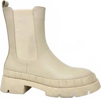 Ex&eacute; Womens Ankle Boot In Beige