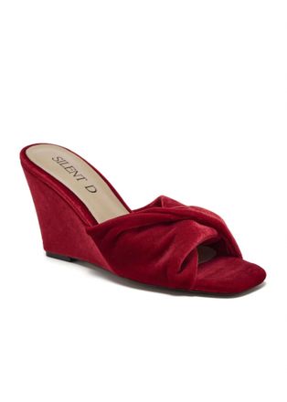 Silent D Womens Katia Wedge Sandal In Wine Velvet
