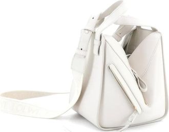 Loewe Monochrome Hammock Bag Leather Compact crossbody bag - Wit