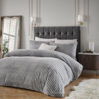 Riva Paoletti Alpine Striped Faux Fur Duvet Cover Set in Grey | Size: Super King