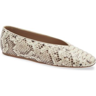 Le Monde Beryl Classic Regency Flat in Roccia at Nordstrom, Size 5.5Us