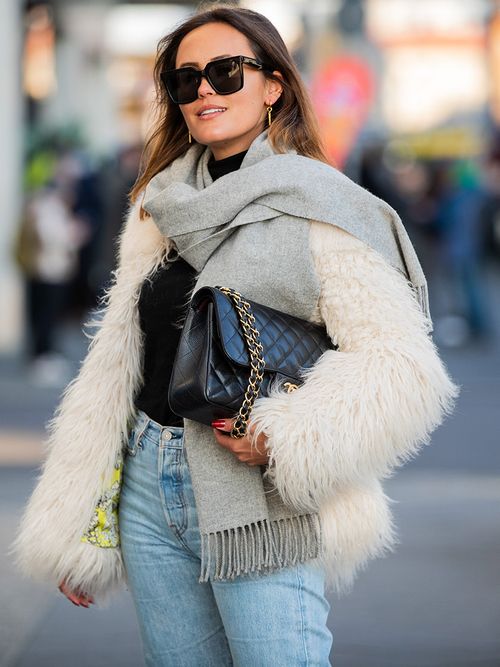 Welche Accessoires braucht man im Winter? Wir zeigen dir alle wichtigen und vor allem stylishen Items im Überblick und zum Nachshoppen.