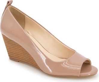Kenneth Cole Reaction Elinor Wedge Pump in Classic Tan Patent at Nordstrom Rack, Size 8.5