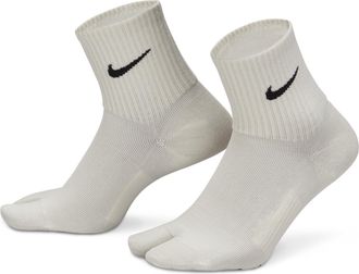 Nike Unisex Everyday Plus Rift Lightweight Split-Toe Ankle Socks in Grey | DV9475-072