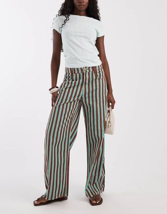 Asos Pantaloni a ferro di cavallo color cioccolato a righe con linguetta in vita-Multi