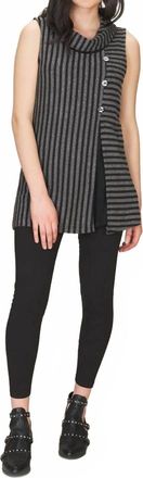 Papillon Contrast Stripes Sleeveless Sweater In Black