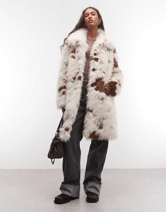 Reclaimed Vintage cappotto in pelliccia sintetica lunghezza media con stampa mucca-Multicolore