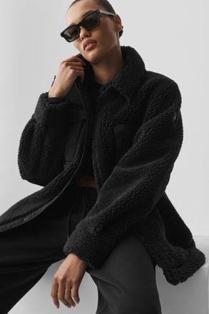Alo | Sherpa Edge Shacket Jacket in Black, Size: Medium