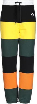 Burberry PARTES DE ABAJO - Pantalones en YOOX.COM