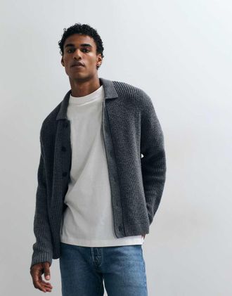 Abercrombie & Fitch cardigan lavorato a maglia con girocollo e bottoni in grigio scuro
