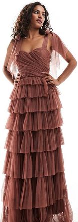 Lace & Beads Petite Vestito lungo marrone rosato con volant e fiocchi sulle spalle