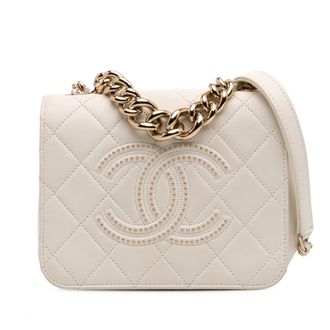 Chanel Gequilted Schoudertas Met Studded Logo