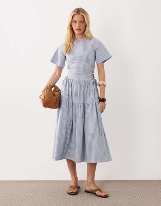 Ghospell Piper - Vestito midi a maniche corte con gonna a balze azzurro a righe-Blu