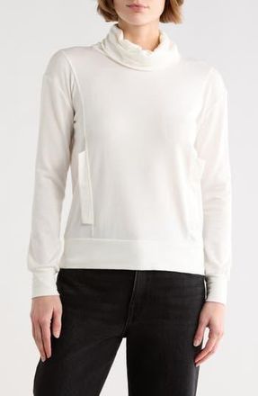 Go Couture Turtleneck Sweater in White at Nordstrom Rack, Size X-Large