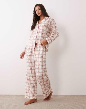 Nobody's Child set pigiama classico in cotone con camicia e pantaloni a fiori color crema-Bianco
