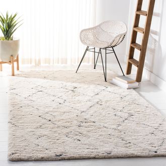 Safavieh Casablanca Hand Made Area Rug, Ivory / Black Shag / Flokati Style Non-Shedding