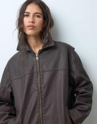 New Look giacca oversize in similpelle slavata marrone scuro