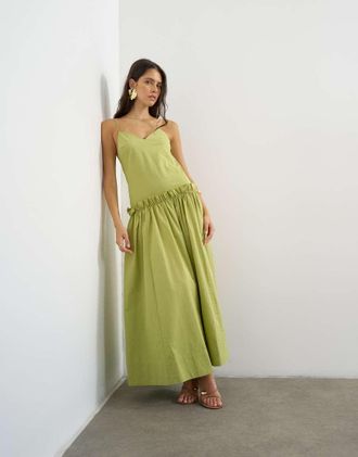 Topshop Vestito lungo premium in cotone verde con volant con bordi grezzi-Neutro