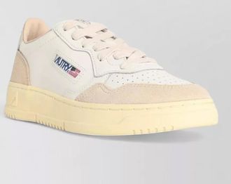 Autry medalist low leather sneakers perforated toe