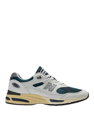 New Balance Black Sneakers