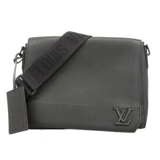 Louis Vuitton Black Shoulder Bag (Pre-Owned)