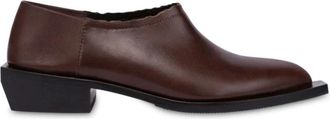 Moschino Bruine leren platte schoenen met logoprint - Dames - Nette schoenen - Bruin - 40 EU - Leer - Schoenen