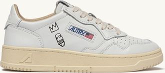 Autry JEAN-MICHEL BASQUIAT x AUTRY MEDALIST LOW SNEAKERS IN WHITE LEATHER