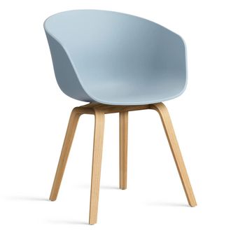 HAY About A Chair AAC 22, Eiche lackiert / slate blue 2.0 (Kunststoffgleiter)