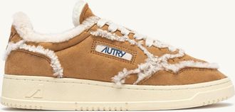 Autry MEDALIST MUTTON SNEAKERS IN COGNAC SUEDE AND IVORY SHEARLING