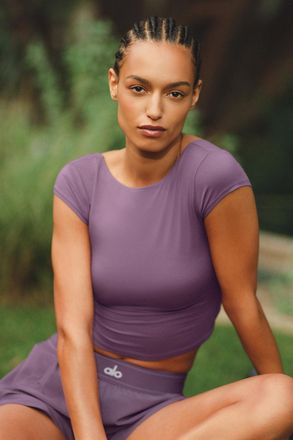 Alo Alosoft Back For More T-Shirt in Plum Kiss Purple, Size: Medium