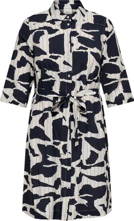 Only Carmakoma Sommerkleid ONLY CARMAKOMA CARMISIA LIFE 3/4 BLK SHIRT DRESS WVN, Damen, Gr. 42, N-Gr, cloud dancer aop:graphic elements, Obermaterial: 83% Viskose, 1