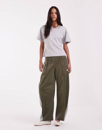 adidas Originals pantaloni sportivi Firebird a gamba bombata in verde oliva