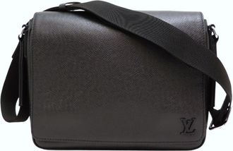 Louis Vuitton Black Taiga Leather Shoulder Bag (Pre-Owned)