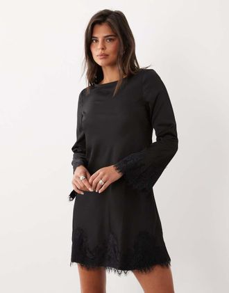 Nobody's Child Kamari mini dress in raso con scollo a barchetta e bordo in pizzo nero