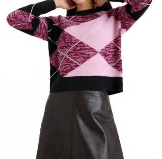 Brodie Womens Crew Neck Sweater In Charcoal/dark Pink Argyle Crew