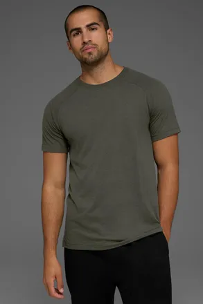 Alo | Triumph Raglan T-Shirt in Stealth Green, Size: Small