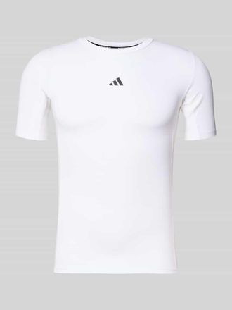 adidas T-Shirt mit Label-Print in Weiss, Gr&ouml;&szlig;e XXL