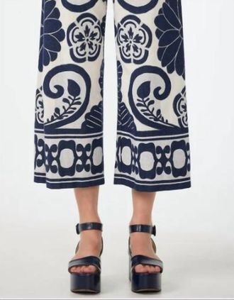 Trina Turk Estella 2 Cropped Pants In Blue White