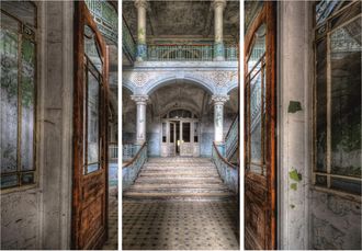 Schubiger M&ouml;bel Digitaldruck auf Glas Lost Place Treppe 198 x 148 cm