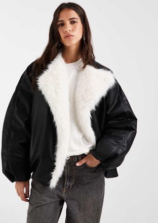 Asos giacca bomber effetto pelle con colletto a cascata in pelliccia sintetica color crema nera-Nero