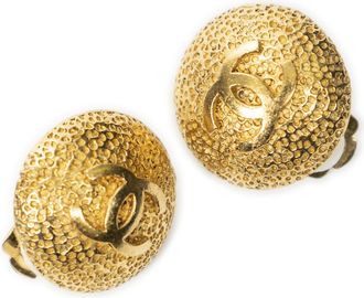 Chanel Small CC Round Grained Clip On Earrings Oorbellen