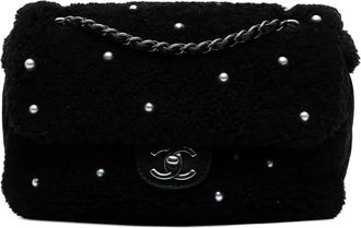 Chanel 2014-2015 medium Flap lammy schoudertas met studs en parels - Zwart