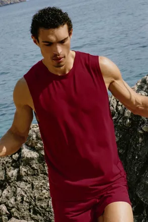 Alo | Conquer Muscle Tank Top in Garnet, Size: Medium