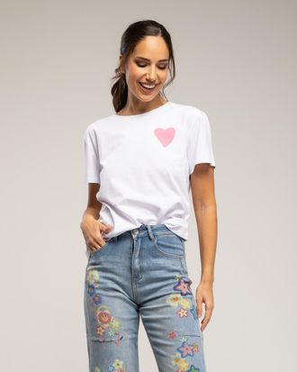 Tantra T-shirt met een hartjesprint op de voorkant en de tekst Now or never op de rug