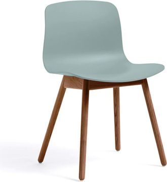 HAY About A Chair AAC 12, Walnuss lackiert / dusty blue 2.0 (Kunststoffgleiter)